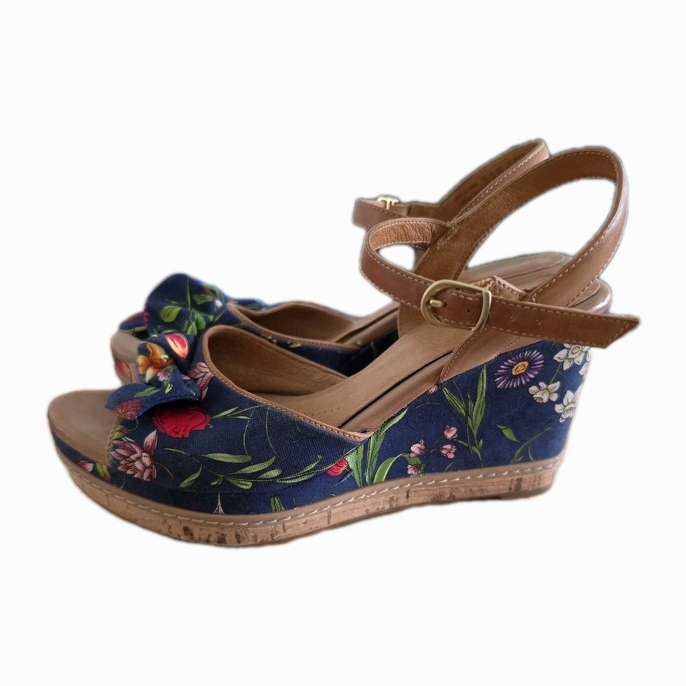 Clarks Artisan Navy Floral Wedge Sandals Bow Accent Ankle Strap Size 10 FLAW